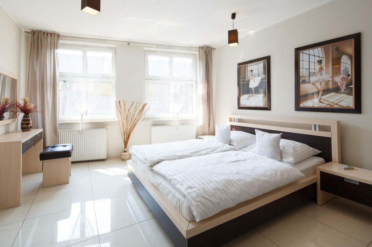 Apart-Lux Aparthotel Μπίτομ Εξωτερικό φωτογραφία