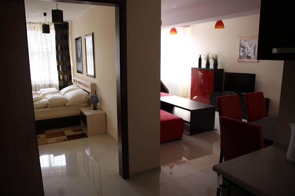 Apart-Lux Aparthotel Μπίτομ Εξωτερικό φωτογραφία