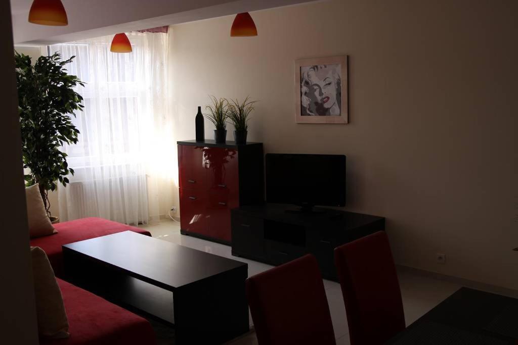Apart-Lux Aparthotel Μπίτομ Εξωτερικό φωτογραφία